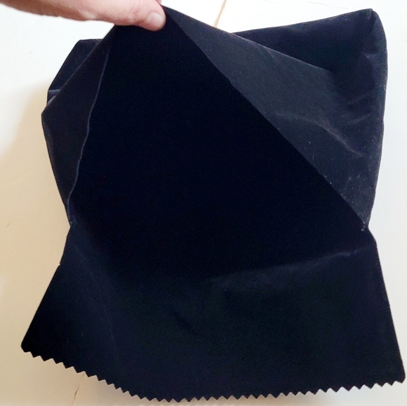 Cohiba Behike Black Velvet Pouch - Picture 5 of 7